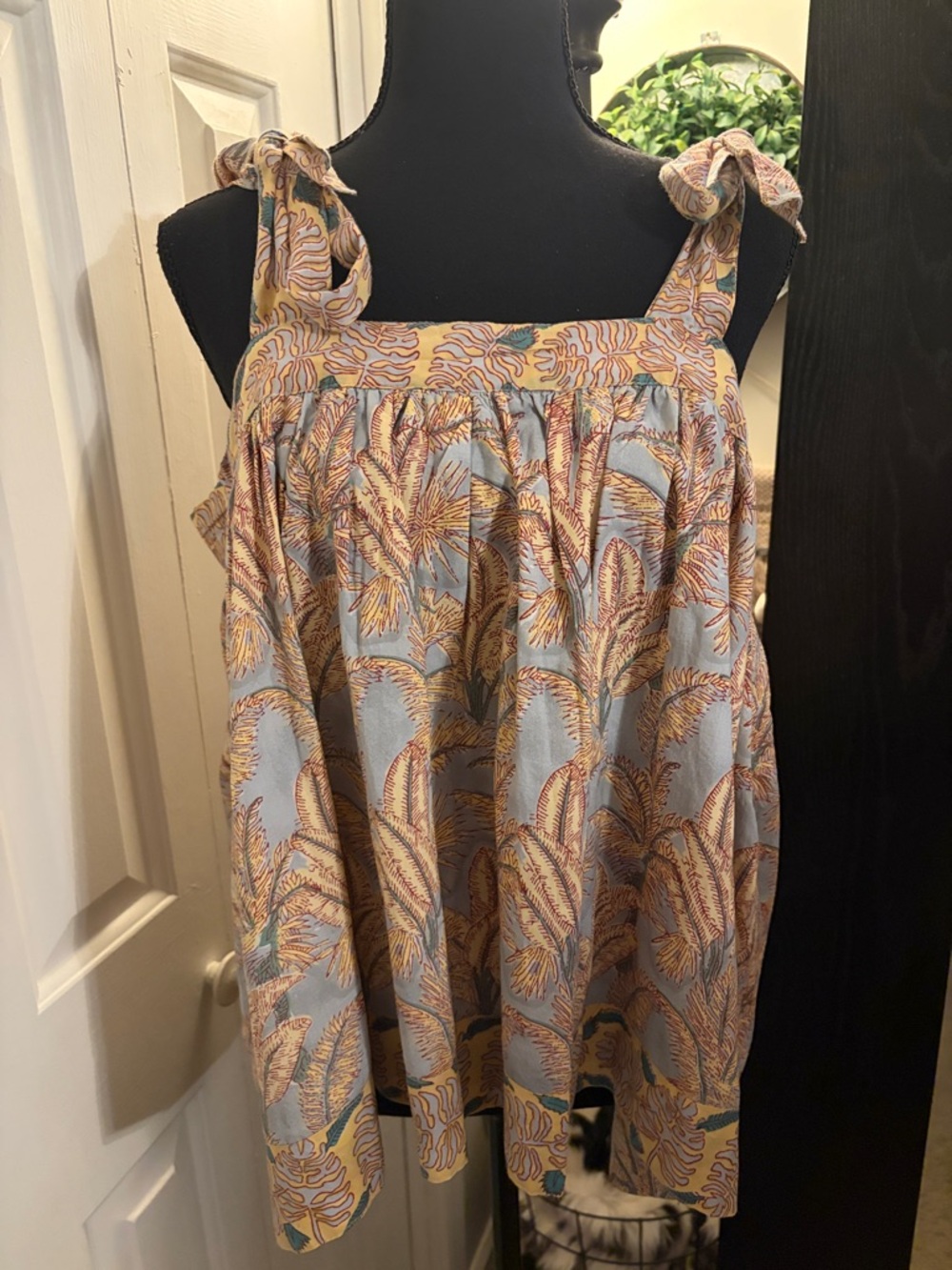Victoria Dunn Blue Palm-Print Tie-Shoulder Top